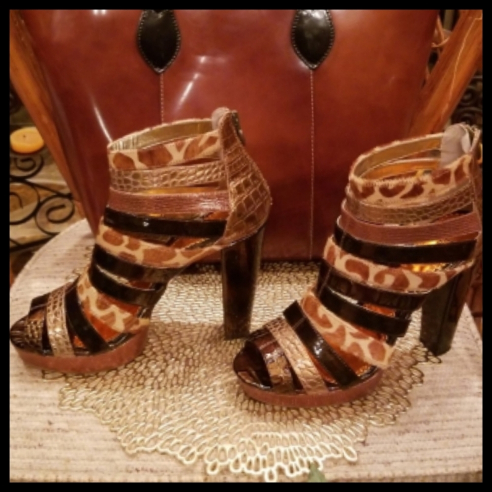 Luichiny Rear Zip Mixed Media Leather Animal Print Platform Sandal Booties